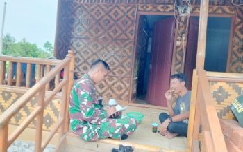 Babinsa Koramil 2304/Anyar Aktif Dukung Program Pemerintah Lewat Pendataan Warga