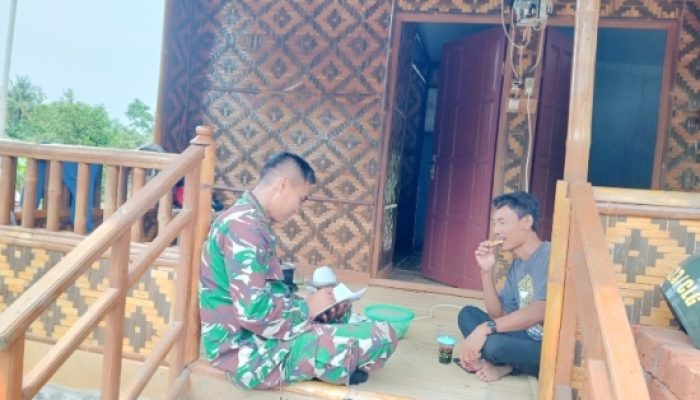 Babinsa Koramil 2304/Anyar Aktif Dukung Program Pemerintah Lewat Pendataan Warga
