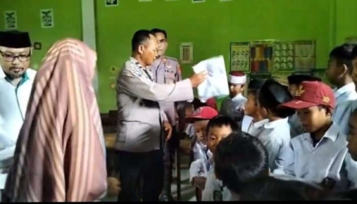 Kapolres Jeneponto Berikan Bantuan Seragam ke Ponpes, Sinergitas dengan Masyarakat Diperkuat