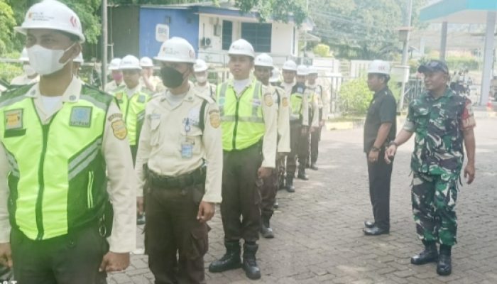 Babinsa Koramil 2303/Pulomerak Bekali Petugas Keamanan dengan Materi PBB untuk Tingkatkan Disiplin