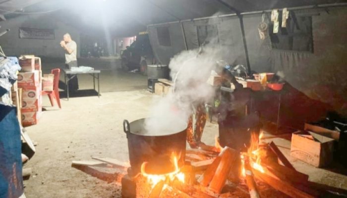Dapur Umum TNI Terus Mengepul, Dukung Masyarakat dan Prajurit di Wilayah Bencana Sumatera