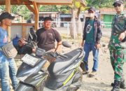 Babinsa Anyar Perkuat Sinergi Kamtibmas dan Kebersihan di Kawasan Wisata