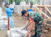 Babinsa Pulomerak Gelar Karya Bakti Bersama Warga, Perkuat Kepedulian Lingkungan dan Fasilitas Umum