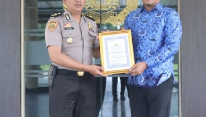 Sinergi Terjalin! Kabid Humas Diskominfo Jeneponto Terima Penghargaan dari Polres, Juga Raih Prestasi Nasional