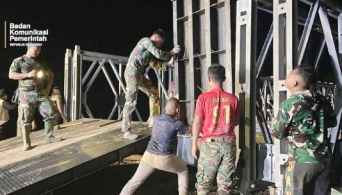 Cara TNI Membangun Jembatan di Wilayah Bencana Aceh