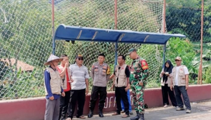 Babinsa Koramil Mancak Perkuat Komsos, Dorong Pemuda Aktif Berolahraga dan Dukung Pembangunan Masjid