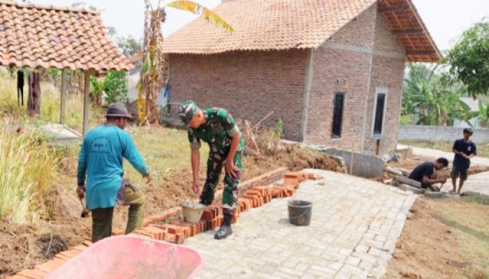 Babinsa Koramil Mancak Aktif Gelar Karya Bakti, Dukung Pembangunan Koperasi dan Infrastruktur Desa