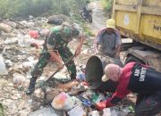 Babinsa Koramil Pulomerak Bersama Warga Bersihkan Lingkungan, Wujud Kepedulian terhadap Kebersihan