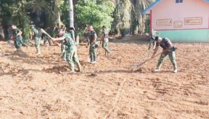 Sekolah dan Tempat Ibadah di Sumut Berangsur Dibersihkan TNI, Sebagian Besar Sudah Rampung