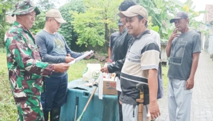 Babinsa Koramil Cilegon Bersama Warga dan Aparat Perkuat Lingkungan Lewat Karya Bhakti Drainase