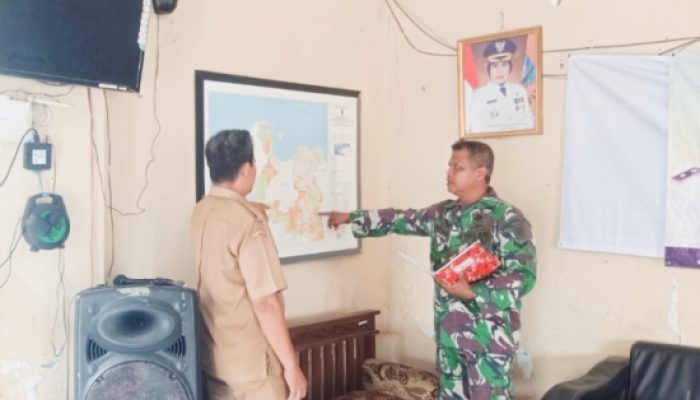 Babinsa Koramil Mancak Tingkatkan Akurasi Data Wilayah Melalui Kegiatan Puanter di Desa Binaan