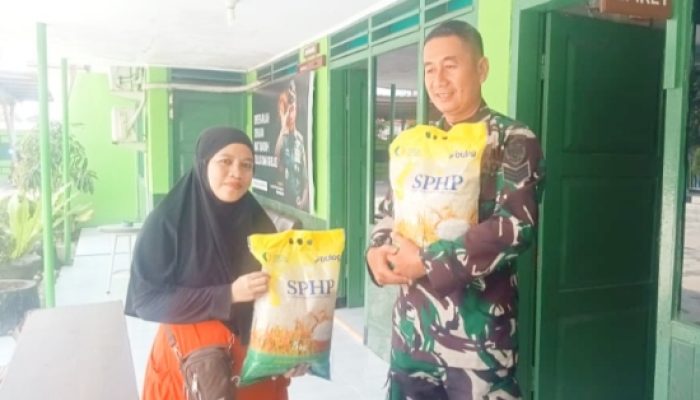 Babinsa Koramil 2301/Cilegon Gelar Pasar Murah, Ringankan Beban Warga Lewat Sembako Terjangkau