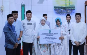 Wabup Hengky Yasin Bersama  Ibu Ketua Bidang I TP PKK Takalar Safari Ramadan di Lengkese, Pererat Silaturahmi dan Serap Aspirasi Warga