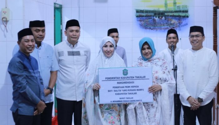 Wabup Hengky Yasin Bersama  Ibu Ketua Bidang I TP PKK Takalar Safari Ramadan di Lengkese, Pererat Silaturahmi dan Serap Aspirasi Warga