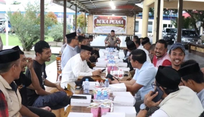 Sinergitas Erat, Kapolres Jeneponto Buka Puasa Bersama Insan Pers dan Beri Santunan Anak Yatim
