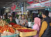 Pastikan Stabilitas Harga, Satgas Pangan Polres Maros Bersama Dinas Koperindag Lakukan Pengecekan Mutu dan Harga Bahan Pokok di Pasar