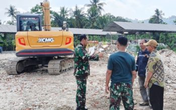 Babinsa Koramil Pulomerak Perkuat Komunikasi Sosial Warga Bahas Program Jangka Panjang dan Keamanan Lingkungan