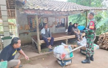 Babinsa Koramil Anyar Gencarkan Bintahwil, Tekankan Pentingnya Kebersihan Lingkungan Desa