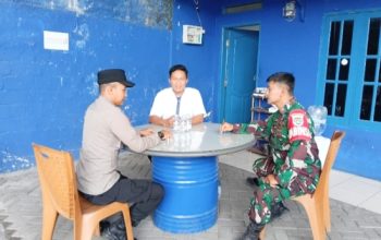 Babinsa Koramil Ciwandan Perkuat Komsos Bahas Kebersihan dan Keamanan Lingkungan