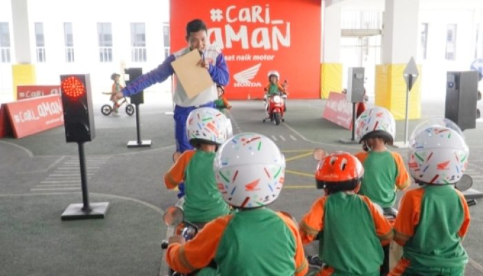 Instruktur Safety Riding AHM Diakui Dunia