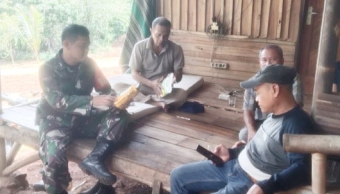 Babinsa Koramil 2304/Anyar Intensifkan Komsos, Perkuat Kamtibmas dan Kepedulian Lingkungan