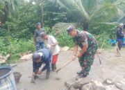 Babinsa Koramil 2306/Mancak Bersama Warga Gotong Royong Bangun Drainase dan Cor Jalan di Mancak