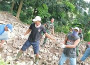 Babinsa Koramil 2301/Cilegon Bersama Warga Bersihkan Sungai dan Perbaiki Drainase di Jombang