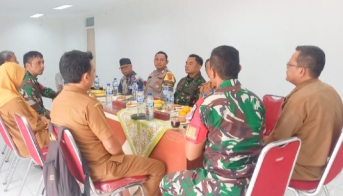 Babinsa Koramil 2301/Cilegon Gencarkan Komsos, Bahas Distribusi Alsintan dan Pengawasan Perbaikan Jalan