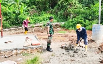 Babinsa Koramil 2303/Pulomerak Gencar Karya Bakti, Bangun Sarana Olahraga dan Drainase di Cilegon