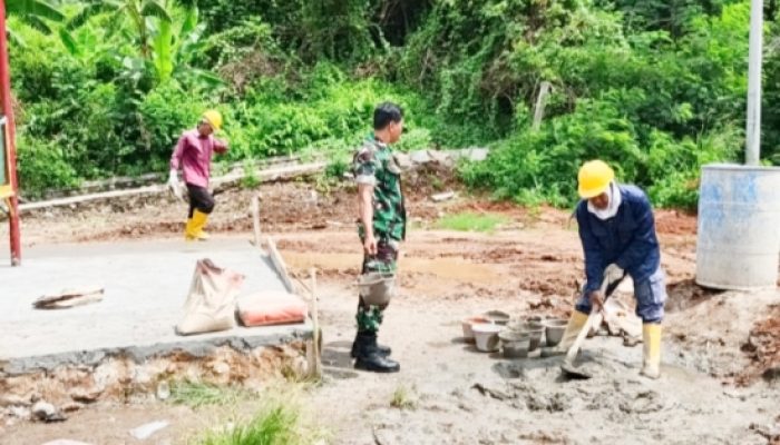 Babinsa Koramil 2303/Pulomerak Gencar Karya Bakti, Bangun Sarana Olahraga dan Drainase di Cilegon