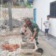 Babinsa Koramil 2307/Ciwandan Kompak Gotong Royong, Bantu Pembangunan Rumah Warga di Dua Kelurahan
