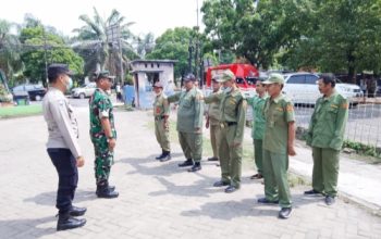 Babinsa Koramil 2303/Pulomerak Tingkatkan Disiplin Pelajar dan Perkuat Linmas di Purwakarta