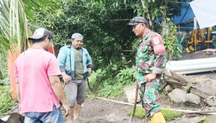 Babinsa Koramil 2303/Pulomerak Kompak Bersama Warga Bangun dan Perbaiki Mushola di Cilegon