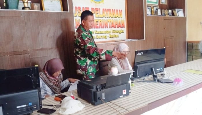 Babinsa Koramil 2305/Cinangka Lakukan Pendataan Lansia-Balita dan Imbau Warga Aktif Lapor Situasi Wilayah