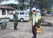 Babinsa Koramil 2303/Pulomerak Latih PBB Satpam di Tamansari dan Mekarsari
