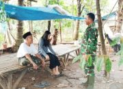 Babinsa Koramil 2305/Cinangka Intensifkan Komsos, Bahas Jembatan Merah Putih dan Peran Pemuda
