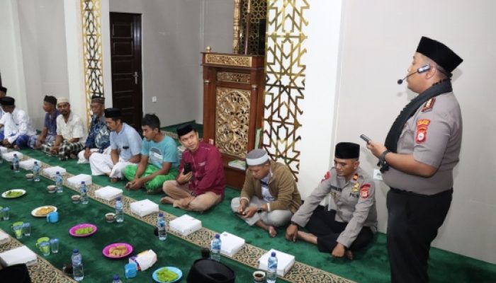 Sabar di Bulan Suci: Sahur Bareng Kapolres Jeneponto Ajak Masyarakat Jaga Kamtibmas dan Tolak Narkoba