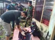 Babinsa Koramil 1426-07/Pattallassang Evakuasi Warga Yang Sakit Hidup Sebatang Kara