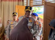 Kapolres Maros Dampingi Kapolda Sulsel Melayat ke Rumah Duka Anggota Polri