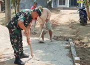 Babinsa Koramil 2307/Ciwandan Pimpin Gotong Royong Pembangunan Jalan dan Rumah Warga di Ciwandan