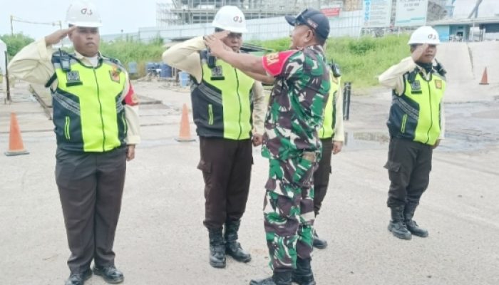 Babinsa Koramil 2303/Pulomerak Tingkatkan Disiplin dan Ketahanan Wilayah Lewat Pembinaan PBB