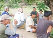 Babinsa Koramil 2306/Mancak Gencarkan Komsos, Bahas Kenakalan Remaja hingga Gotong Royong