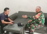 Babinsa Koramil 2303/Pulomerak Kompak Bersama Warga, Bersihkan Lingkungan dan Pasang Paving Blok di Dua Kelurahan