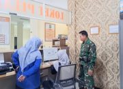 Babinsa Koramil 2305/Cinangka Aktif Bintahwil, Dampingi Panen Timun Suri dan Cek Ketersediaan Sembako