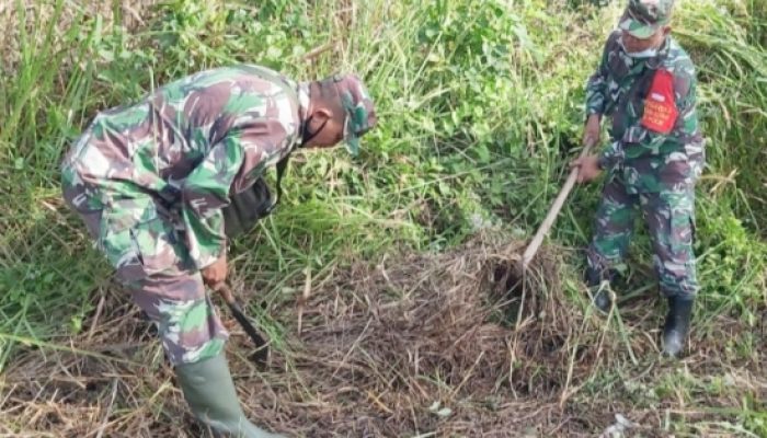Babinsa Koramil Cilegon Bersama Warga Gelar Karya Bakti dan Program Penanaman Seribu Pohon