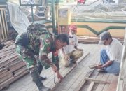 Babinsa Koramil 2305/Cinangka Bersama Warga Gotong Royong Bangun Mushola dan Rehab Masjid