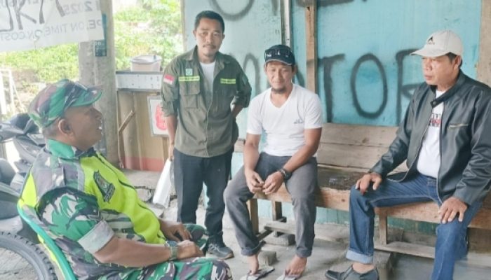 Babinsa Koramil Pulomerak Aktif Komsos, Bahas Tambang Batu hingga Pemeliharaan Air Bersih Bersama Warga