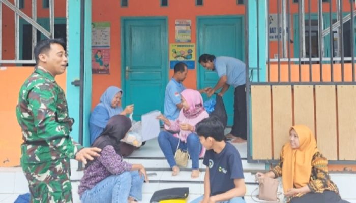 Babinsa Koramil Cilegon Dampingi Distribusi MBG dan Awasi Panen Padi di Wilayah Binaan
