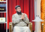 Khalid Basalamah: Jangan Mudah Kritik Kebijakan, Lihat Sisi Positifnya