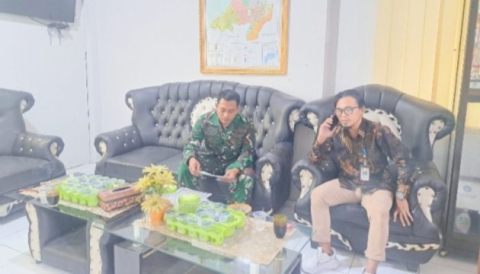 Babinsa Koramil Cilegon Perkuat Keamanan Lingkungan Lewat Komsos Bersama Tokoh Masyarakat